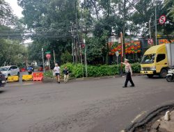 Unit Lnatas Polsek Sukajadi Laksanakan Gatur Dijalan Protokol Lintas Batas Kota