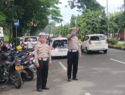 Wujudkan Kamseltibcarlantas Personel Polsek Bojongloa Kaler Lakukan Pengaturan arus lalulintas