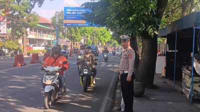 Wujudkan Kamseltibcarlantas siang, Unit Lantas Polsek Lengkong Gelar Pengaturan Lalu lintas