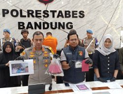 Seorang pria melakukan tindakan memamerkan alat vital di salah satu mal di Bandung.