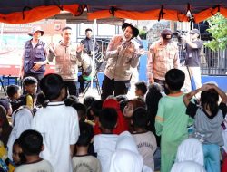 Tim Trauma Healing As SDM Polri bekerja sama dengan Tim Psikologi Polda Jawa Barat lakukan Trauma Healing untuk Anak-Anak Terdampak Bencana Tanah Longsor