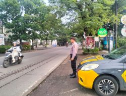 Ciptakan Kamseltibcarlantas Unit Samapta Polsek Arcamanik Lakukan Gatur Lalin pagi Hari