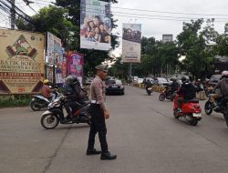 Unit Lantas Polsek Kiaracondong Polrestabes Bandung Laksanakan Pengawasan dan Pengaturan Lalulintas di Sore Hari