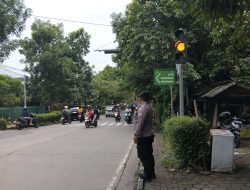 Pelayanan masyarakat sore hari oleh unit samapta Polsek Arcamanik