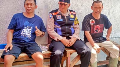 Bhabinkamtibmas Polsek Astanaanyar Laksanakan Sambang, Sampaikan Himbauan dan Pesan – pesan kamtibmas Kepada Warga Di Wilayah Binaan