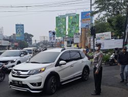 Jajaran Unit Lalulintas Polsek Sukasari Lakukan Giat Pengaturan Arus Lalulintas Pagi Hari