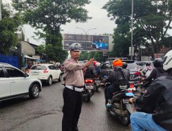 Berikan Pelayanan Senin Pagi, Personil lantas Polsek Bandung Kidul Gelar Pengaturan lalu lintas