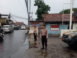 Personil Unit lantas dan Unit Samapta Polsek Cinambo melaksanakan kegiatan rutin pelayanan masyarakat berupa pengaturan lalulintas Pagi hari