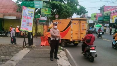Pastikan Arus Lalulintas Lancar, Unit Lantas Polsek Antapani Laksanakan Pengaturan Arus Lalulintas