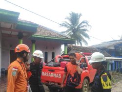 PERSONEL SAT BRIMOB POLDA JABAR LAKSANAKAN BKO DI KECAMATAN PABUARAN UNTUK PENCARIAN SERTA EVAKUASI KORBAN LONGSOR SUKABUMI