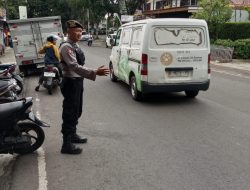 Cegah Kemacetan Sore Hari QR Polsek Sukasari Lakukan Giat Pelayanan Masyarakat Pengaturan Arus Lalulintas