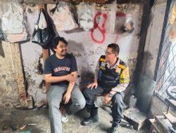 Polsek Bojongloa kidul Aipda Cucu Sumirat sambang door to door Warga Binaannya