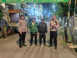 Kanit samapta Polsek Bandung kidul Bersama Anggotanya melaksanakan Patroli dialogis Perumahan dan Berikan Himbauan Kamtibmas