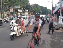 Pelayanan Pagi Hari Kepada Masyarakat, Unit Patroli Samapta Polsek Cidadap Laksanakan Gatur Lalin