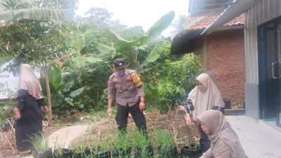 Dukung Ketahanan Pangan Nasional, Polsek Cibiuk Dampingi Kelompok Wanita Tani