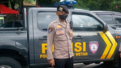 Personil Unit lantas dan Unit Samapta Polsek Bandung Wetan melaksanakan kegiatan rutin pelayanan masyarakat berupa pengaturan lalulintas pagi hari