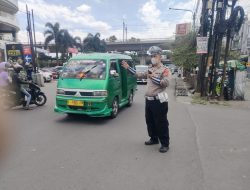 Pastikan Arus Lalulintas Lancar, Unit Lantas Polsek Babakan Ciparay Laksanakan Pengaturan Arus Lalulintas