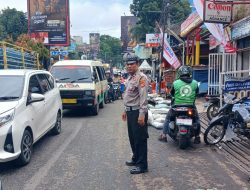 Polrestabes Bandung Perkuat Kamtibmas: Unit Lalu Lintas Polsek Cidadap Berikan Pelayanan Prima Siang Hari