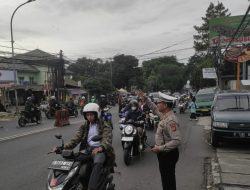 Jajaran Unit Lalulintas Polsek Sukasari Lakukan Giat Pengaturan Arus Lalulintas Pagi Hari