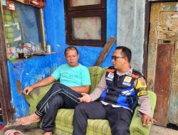 Pererat Silaturahmi Dengan Warga Di Wilayah Binaan, Bhabinkamtibmas Polsek Astanaanyar Laksanakan Sambang DDS