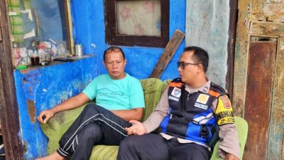 Pererat Silaturahmi Dengan Warga Di Wilayah Binaan, Bhabinkamtibmas Polsek Astanaanyar Laksanakan Sambang DDS