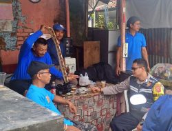 Laksanakan Sambang, Bhabinkamtibmas Polsek Astanaanyar Sampaikan Himbauan Kamtibmas Kepada Warga Di Wilayah Binaan