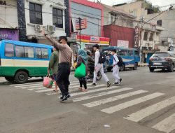 Unit Samapta Polsek Astanaanyar Gelar Gatur Lalulintas Pagi, Berikan Rasa Aman dan Nyaman Beraktivitas Kepada Pengguna Jalan