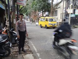 Personil QR Polsek Sukasari Melaksanakan Giat Protap Yanmas Pagi Pengaturan Arus Lalulintas