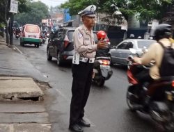 Dalam Upaya Wujudkan Kamseltibcarlantas, Unit Lalulintas Polsek Antapani Lakukan Pengaturan Lalulintas