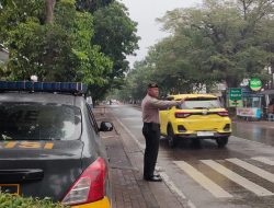 Personil Samapta Polsek Arcamanik Lakukan Giat Pengaturan Arus Lalulintas pagi Hari