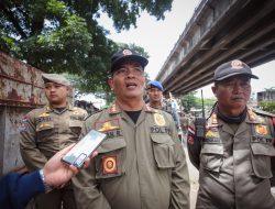 Satpol PP Kota Bandung Kembali Tertibkan Bangunan Liar di Jalan Ibrahim Adjie