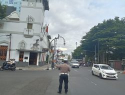 Cegah Kepadatan arus lalin Unit Lantas Polsek Sumur Bandung Lakukan pengaturan lalulintas