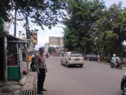 Pastikan Arus Lalulintas Lancar, Unit Lantas Polsek Babakan Ciparay Laksanakan Pengaturan Arus Lalulintas