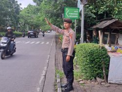 Personel Samapta Polsek Arcamanik Lakukan Giat Pengaturan Arus Lalulintas pagi Hari