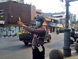 Gelar Gatur Sore, Unit Lantas Polsek Astanaanyar Berikan Keaamanan dan Kenyamanan Berkendara Kepada Pengguna Jalan