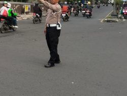 Kapolsek Cicendo Polrestabes Bandung Pimpin Jajarannya Melaksanakan Pelayanan Masyarakat Pengawasan dan Pengaturan Lalulintas