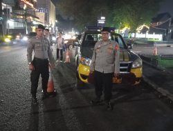 Jaga Kamtibmas Malam Hari Unit Patroli QR 18.4.C Polsek Cicendo Polrestabes Bandung Laksanakan Blue Light Patrol