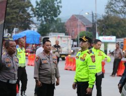 Kapolres Garut Kontrol Jalur dan Pengecekan Pos Pengamanan Natal dan Tahun Baru