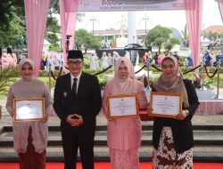Polisi Wanita Terima Penghargaan Gender Champions Bidang Hukum dalam Peringatan Hari Ibu ke-96 Tingkat Kabupaten Cirebon Tahun 2024