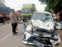 Polisi Evakuasi Laka Lantas di Jalan Pantura