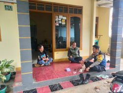 Bhabinkamtibmas Sambang Door-to-Door kepada Ketua RT 01 RW 07 kelurahan mekarwangi