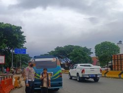 Tempatkan personil di beberapa titik ruas jalan, Unit Lantas Polsek Babakan Ciparay Lakukan Gatur Lalin
