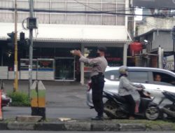 Berikan Pelayanan Kepada Masyarakat, Personil Samapta Polsek Lengkong Laksanakan Kegiatan Gatur Sore