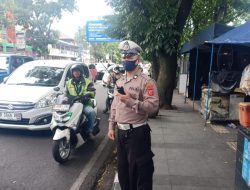 Unit Lantas Polsek Lengkong Gelar Pengaturan Lalu lintas, Bentuk Pelayanan Kepada Masyarakat sore hari