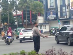 Ciptakan Kamseltibcar Lantas Siang, Personil Polsek Lengkong Laksanakan Kegiatan Gatur Lalin