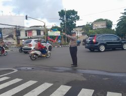 Berikan Pelayanan Kepada Masyarakat, Personil Unit Lantas Polsek Lengkong Laksanakan Kegiatan Gatur Pagi