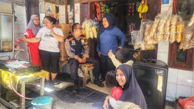 Sambang Warga Di Wilayah Binaan, Bhabinkamtibmas Polsek Astanaanyar Pererat Silaturahmi, Sampaikan Himbauan Kamtibmas