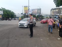 Tempatkan personil di beberapa titik ruas jalan, Unit Lantas Polsek Babakan Ciparay Lakukan Gatur Lalin