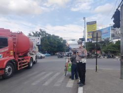 Tempatkan personil di beberapa titik ruas jalan, Unit Lantas Polsek Babakan Ciparay Lakukan Gatur Lalin