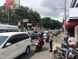 Jajaran Unit Lalulintas Polsek Sukasari Lakukan Giat Pengaturan Arus Lalulintas Siang Hari